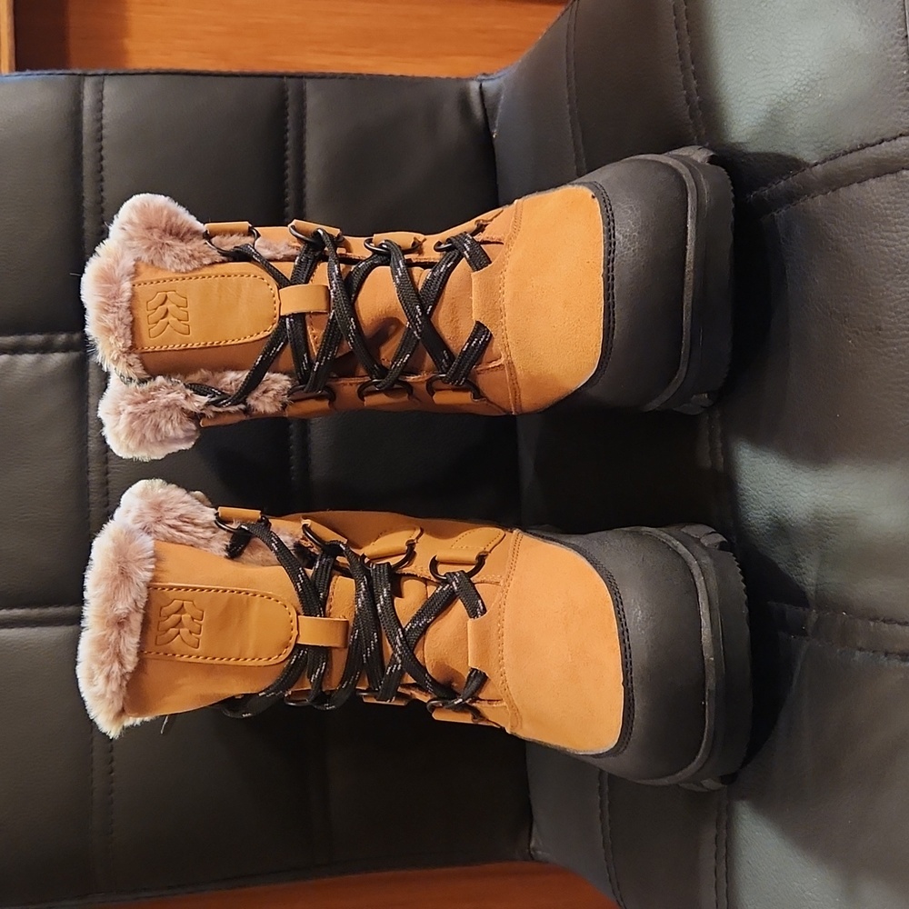 (NWOT) Women All IN MOTION Winter boots - Picture 2 of 9
